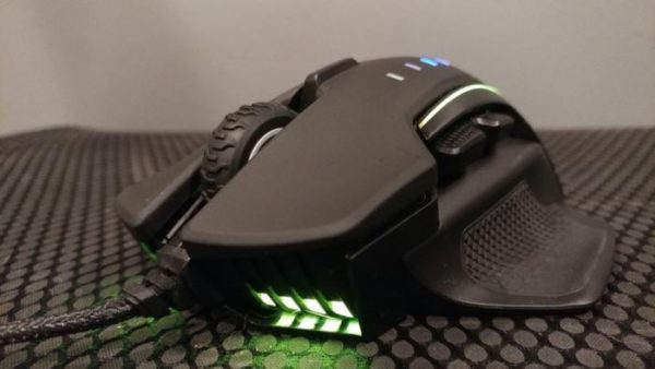 CORSAIR GLAIVE REVIEW: THIS MOUSE HAS SO MANY RGB LEDS IT MADE MY PALM SWEAT