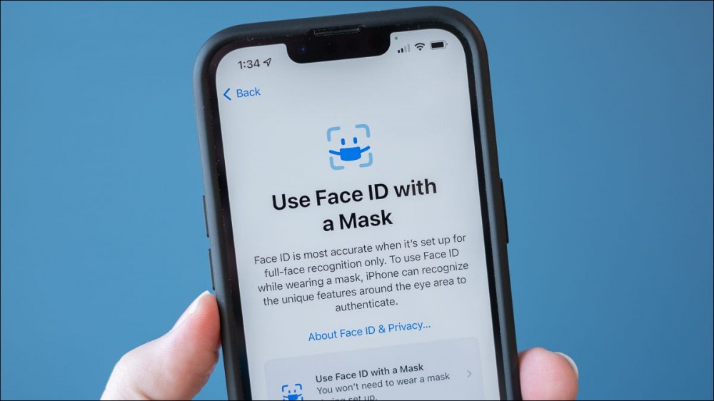 The "Use Face ID with a Mask" screen on an iPhone.